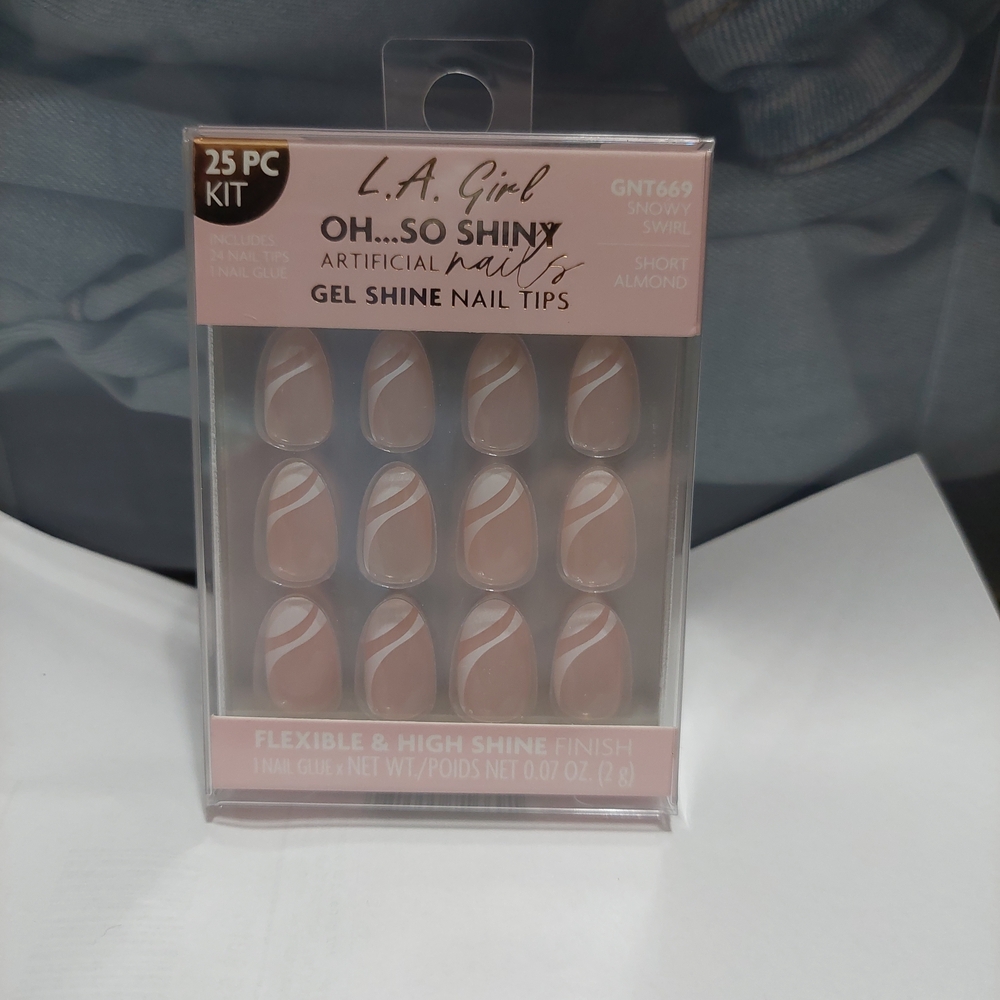 LA Girl Oh...So Shiny Press-On Nails - Snow‎ Swirl